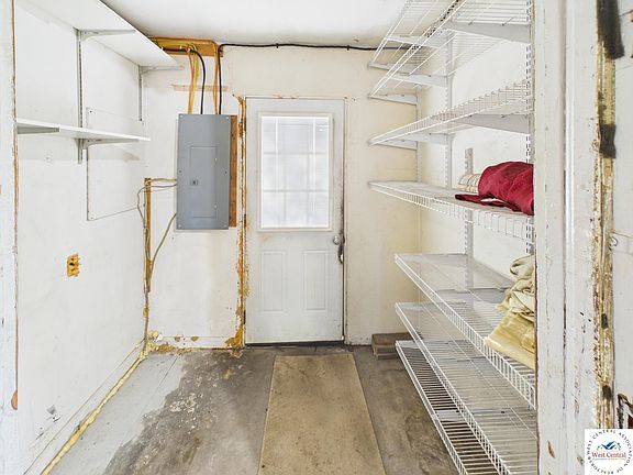 3rd image of 108 S Lee St