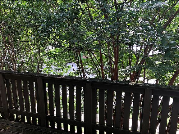 3rd image of 871 Creekside Dr APT 4