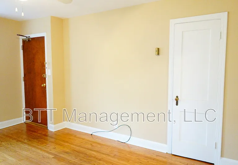 8210 Greenwood Ave #4 — Photo 13