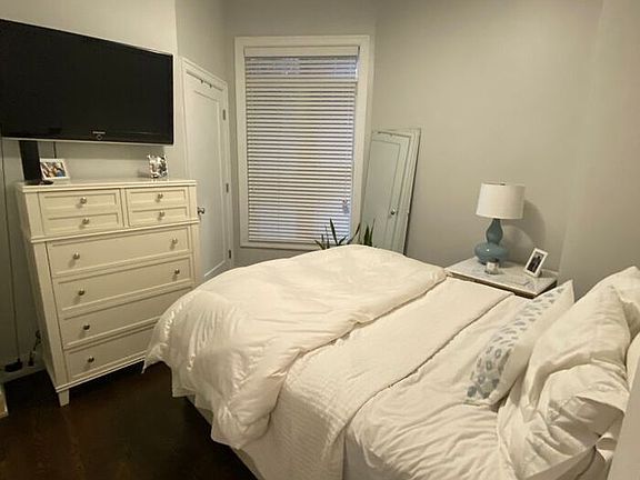 3rd image of 1155 W Wrightwood Ave APT 1F
