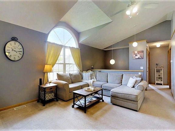 3rd image of 184 Depot Ln