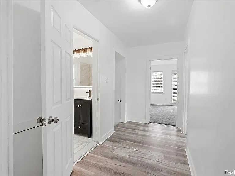 725 Lakewood St — Photo 11