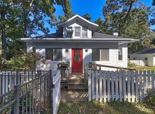 5N154 Oak Leaf Ct, Saint Charles, IL 60174