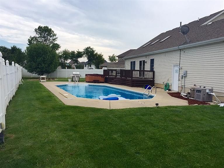 2nd image of 1331 Hollowtree Ct