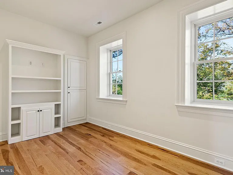 16131 Old York Rd — Photo 32