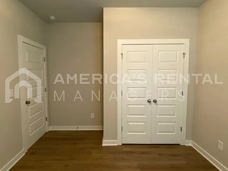 1300 Brookhaven Dr — Photo 17