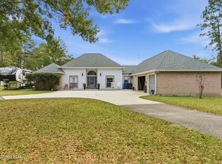 115 Oak Allee Dr, Picayune, MS 39466