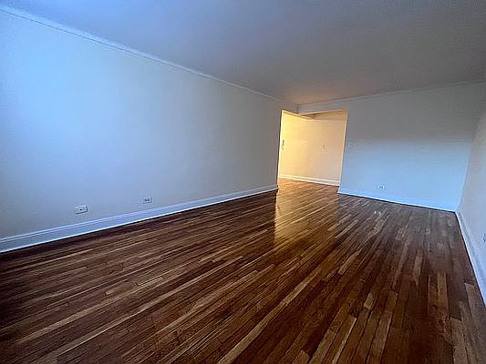 2nd image of 87-01 Midland Pkwy #6R