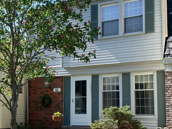 65 Carriage Hl, Macomb, IL 61455