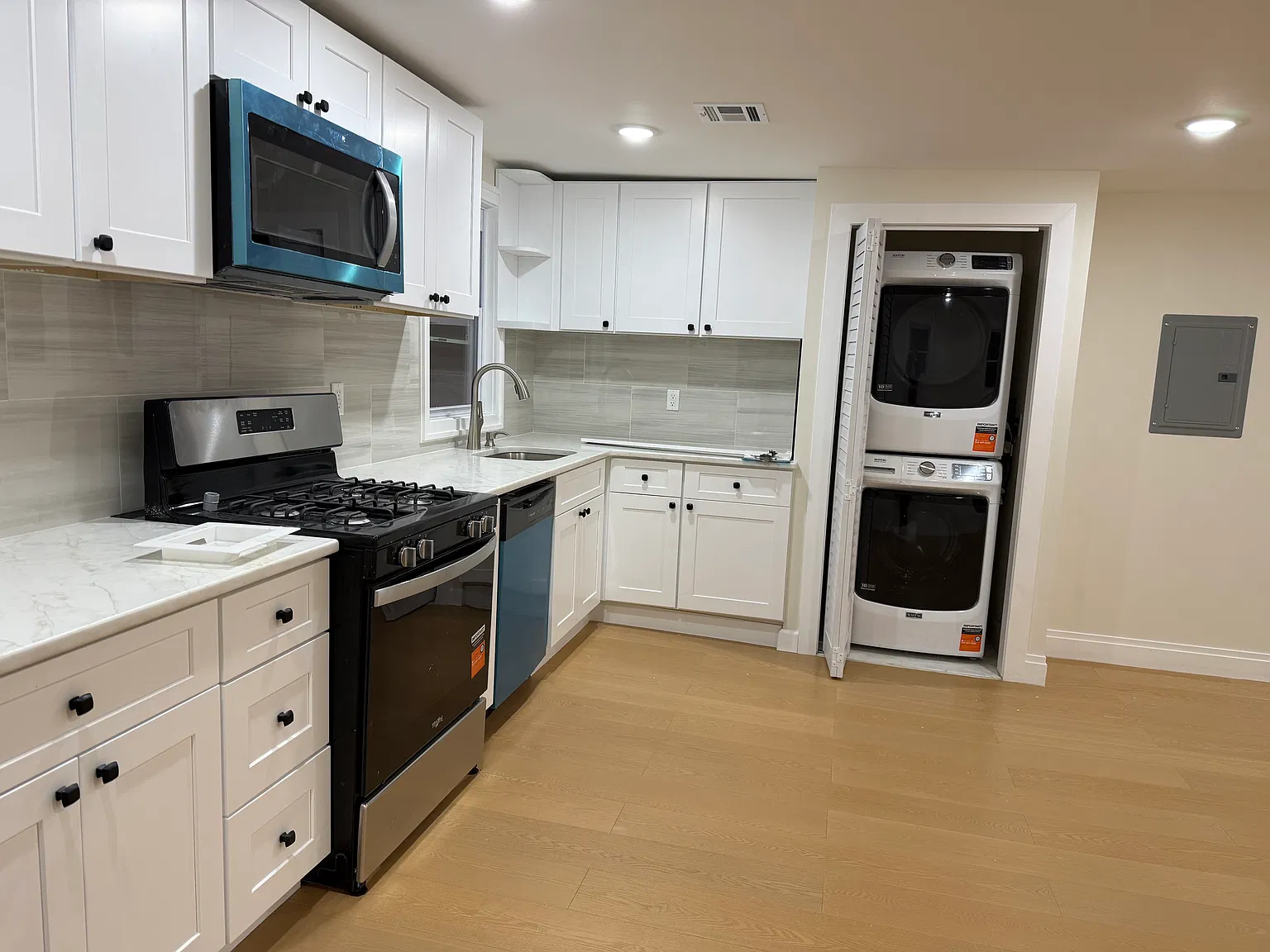 3 bed, $3,500 — Photo 2