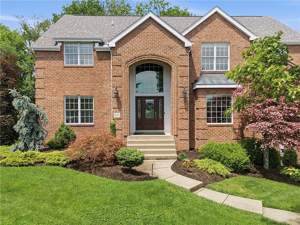 1st image of 121 Windermere Ct
