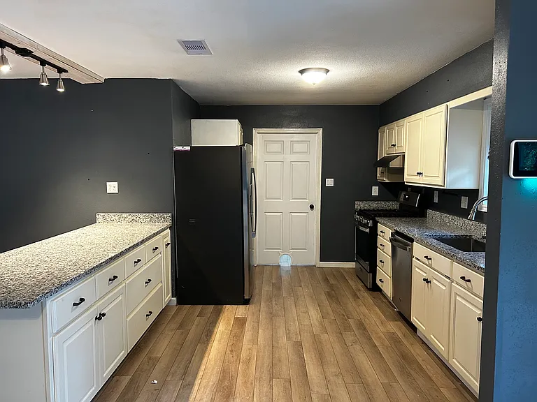 1005 Nichols St — Photo 7