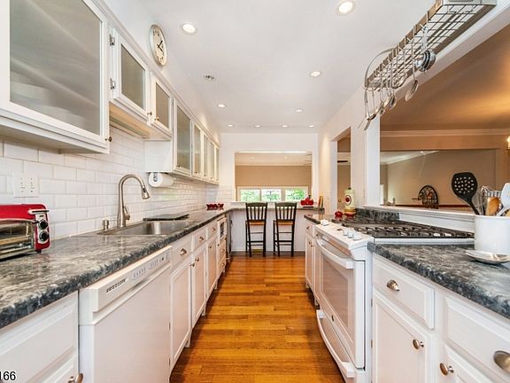 5th image of 39 Chelsea Ct