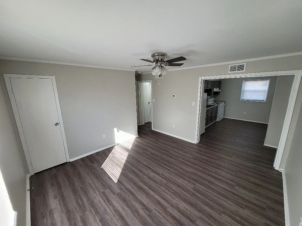 2 bed, 1.0 bath, 800 sqft, $1,095 — Photo 3