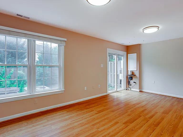 21707 Leatherleaf Cir — Photo 8