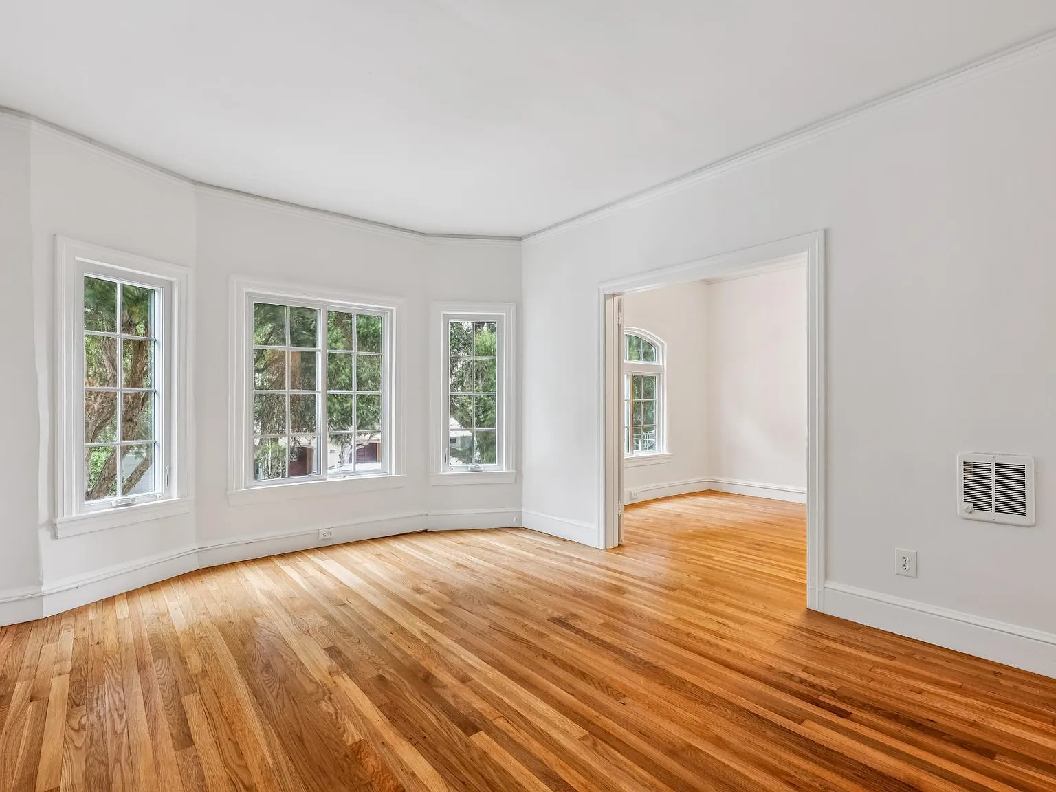1 bed, $4,995 — Photo 2