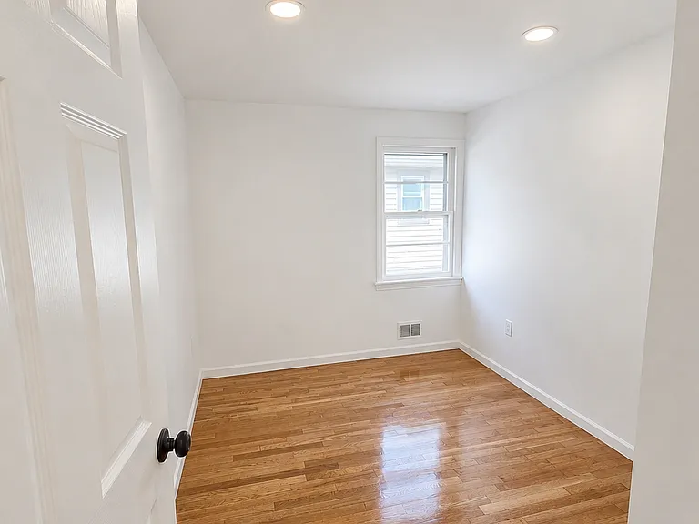 8 Albert Pl — Photo 6