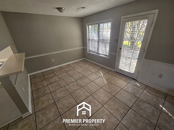 4th image of 3926 Lucerne Dr