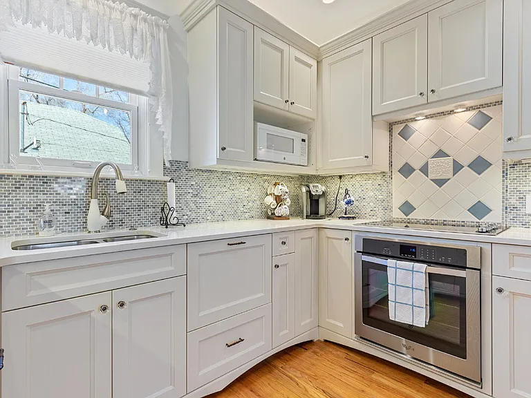 632 Bross St — Photo 12