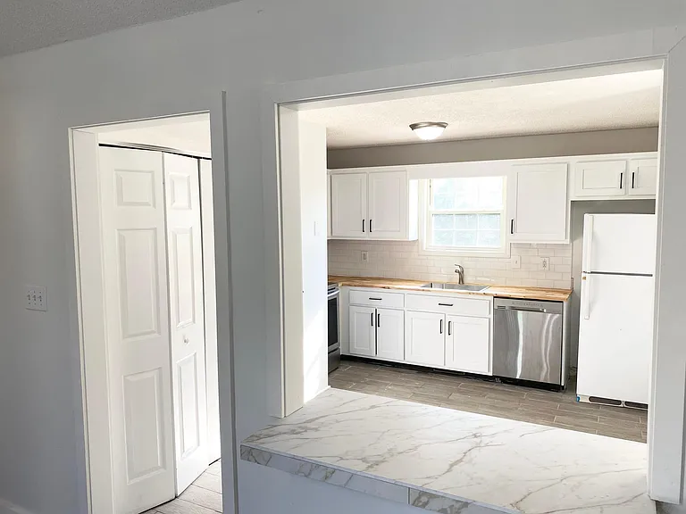 140 Monarch Ln — Photo 6