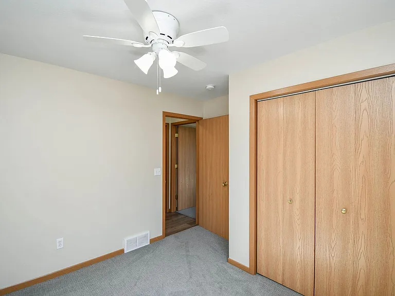 1422 E Redwood Blvd — Photo 30