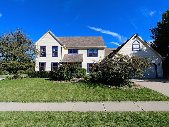3rd image of 1495 Crestwood Dr