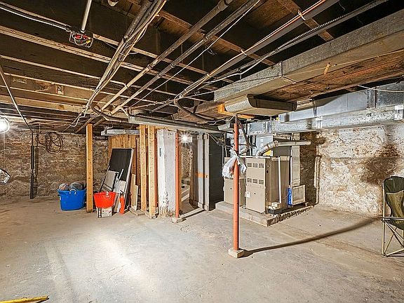 5th image of 2914 N Rockwell St