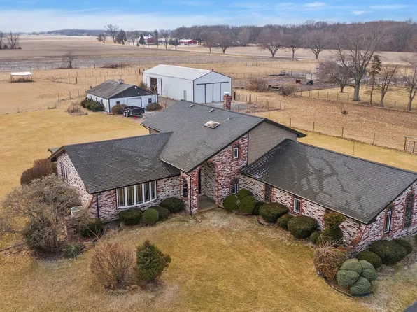 3307 E Goodenow Rd, Crete, IL 60417