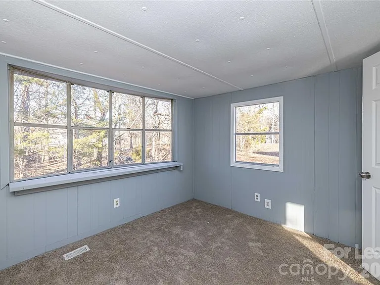 126 Poe Dr — Photo 11