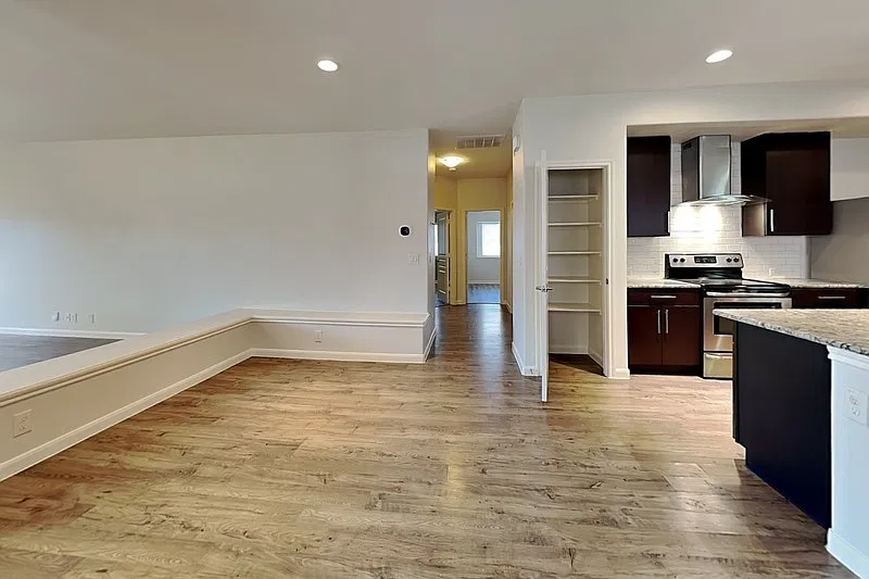 3 bed, 2.0 bath, 1824 sqft, $1,995 — Photo 4