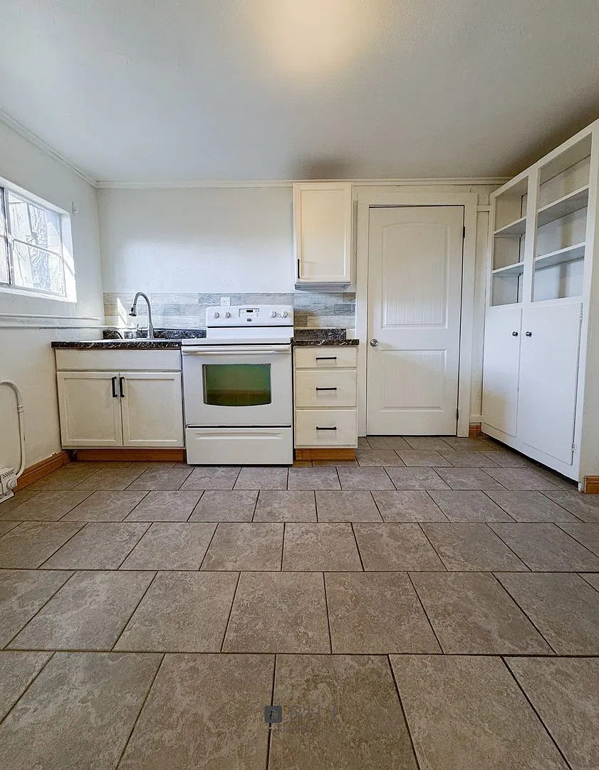 1216 N Gould — Photo 2