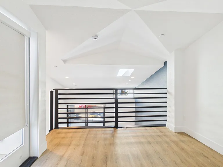 Girard Lofts — Photo 59