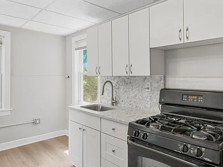 858 Market St — Photo 1