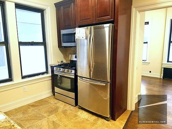 3rd image of 2817 33rd St APT 1R