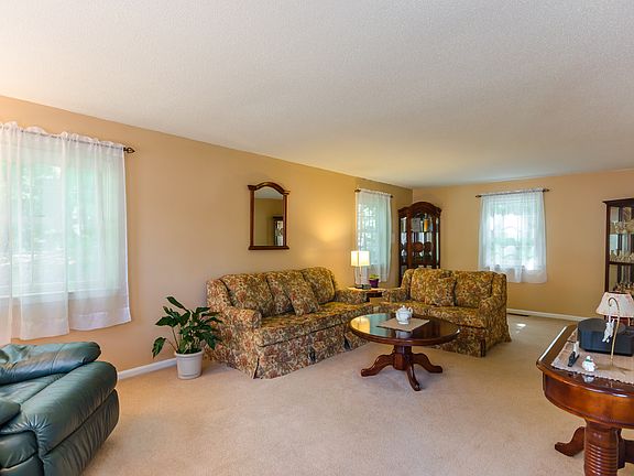 2nd image of 7 Tuckerwood Ct