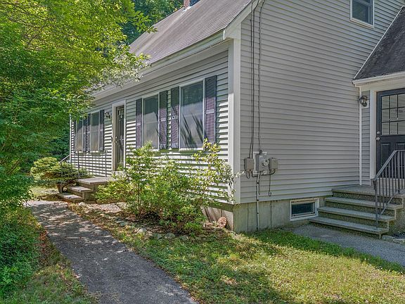3rd image of 37 Rustic Way