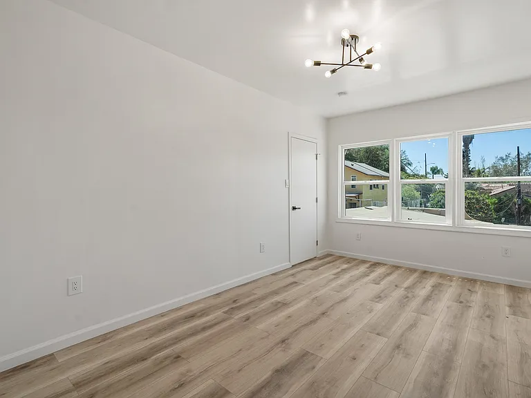 1558 Parmer Ave #1558 — Photo 5