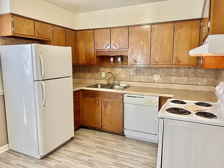 Mayfair Apartments — Photo 147