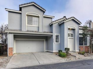 9553 Sunlight Ln, Elk Grove, CA 95758
