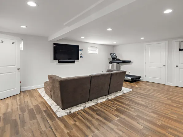 8008 Harbor View Terrace image 23 of 30