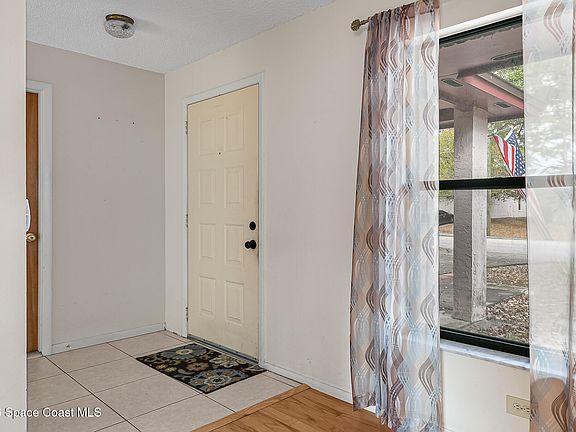 4th image of 834 Lamplighter Dr NW