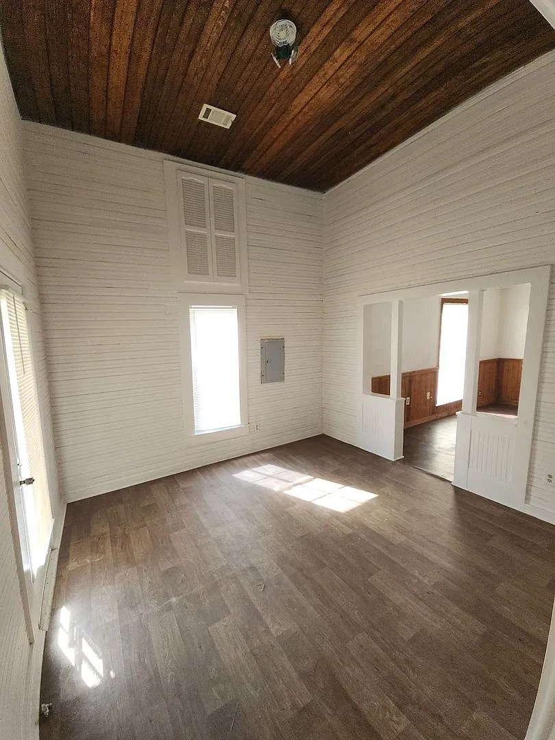Affordable 3-bedroom, 2-bathroom — Photo 4