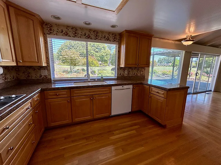 266 Valley Oaks Dr — Photo 6