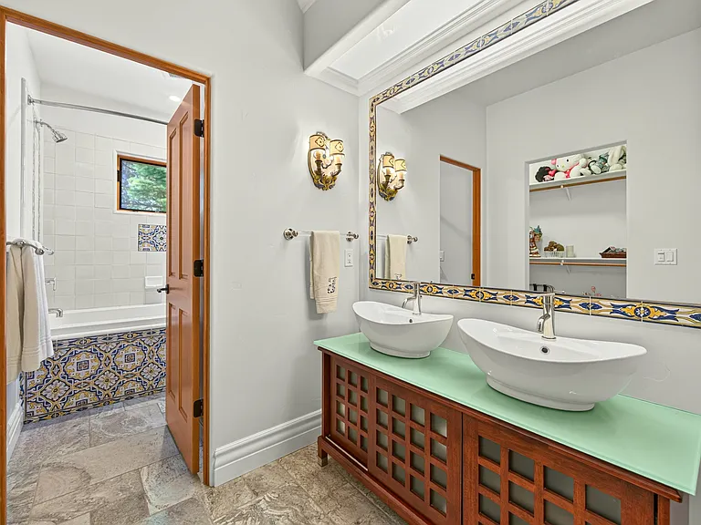 1806 Christy Ln — Photo 31