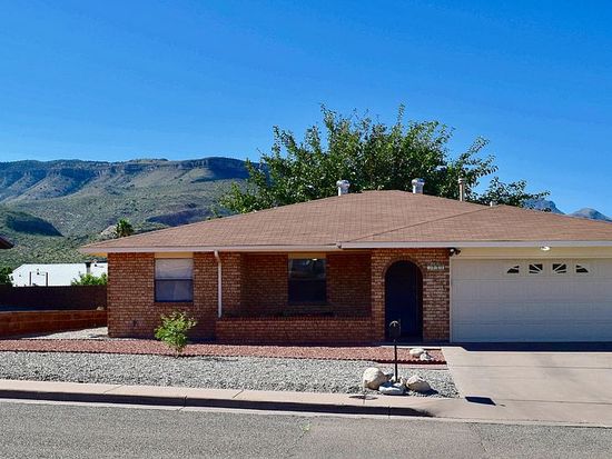 3208 Thunder Rd, Alamogordo, NM 88310