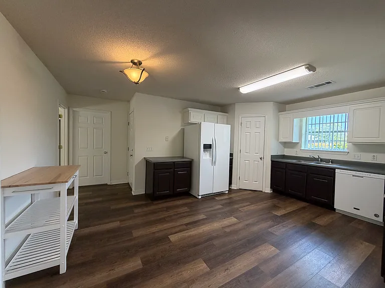 562 Batten Blvd — Photo 10
