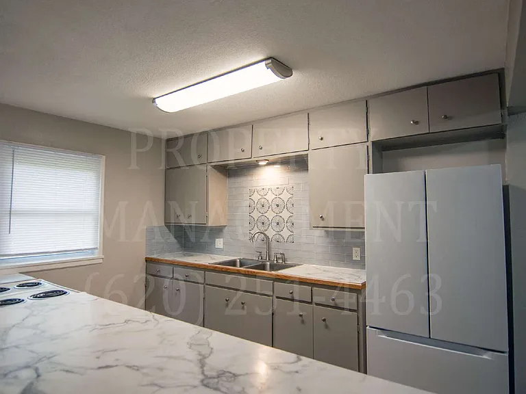 608 Waverly Way — Photo 3