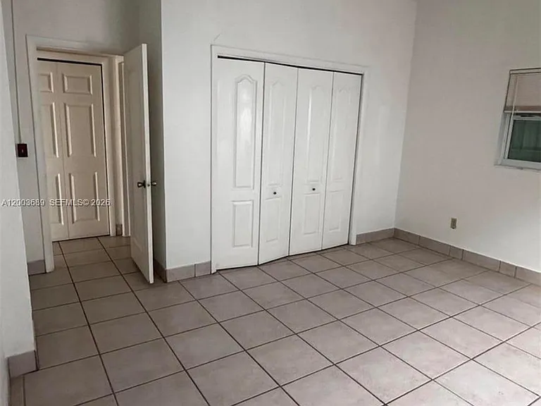 911 NE 5th Ave #1 — Photo 9