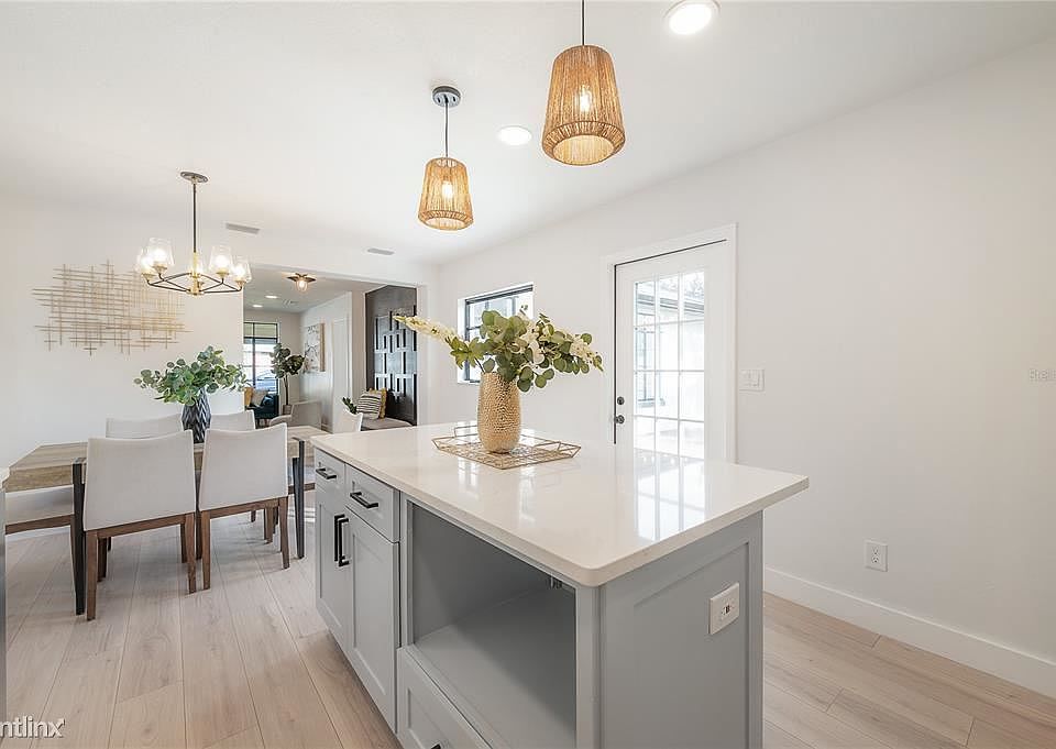 1st image of 6204 N Flora Vista Ave #R