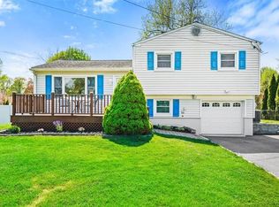 38 Longview Dr, Fishkill, NY 12524